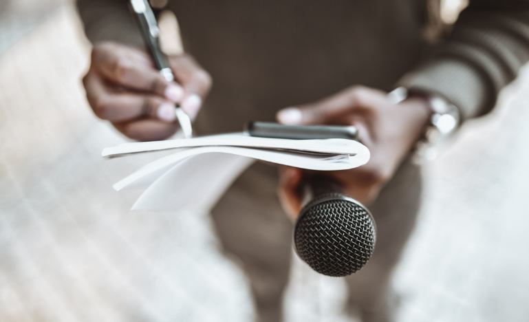 A journalist prepares questions for a press conference