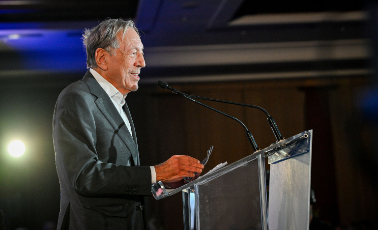 Irwin Cotler speaks at a tribute dinner in 2024