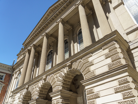 Le Barreau de l'Ontario est situé à Osgoode Hall
