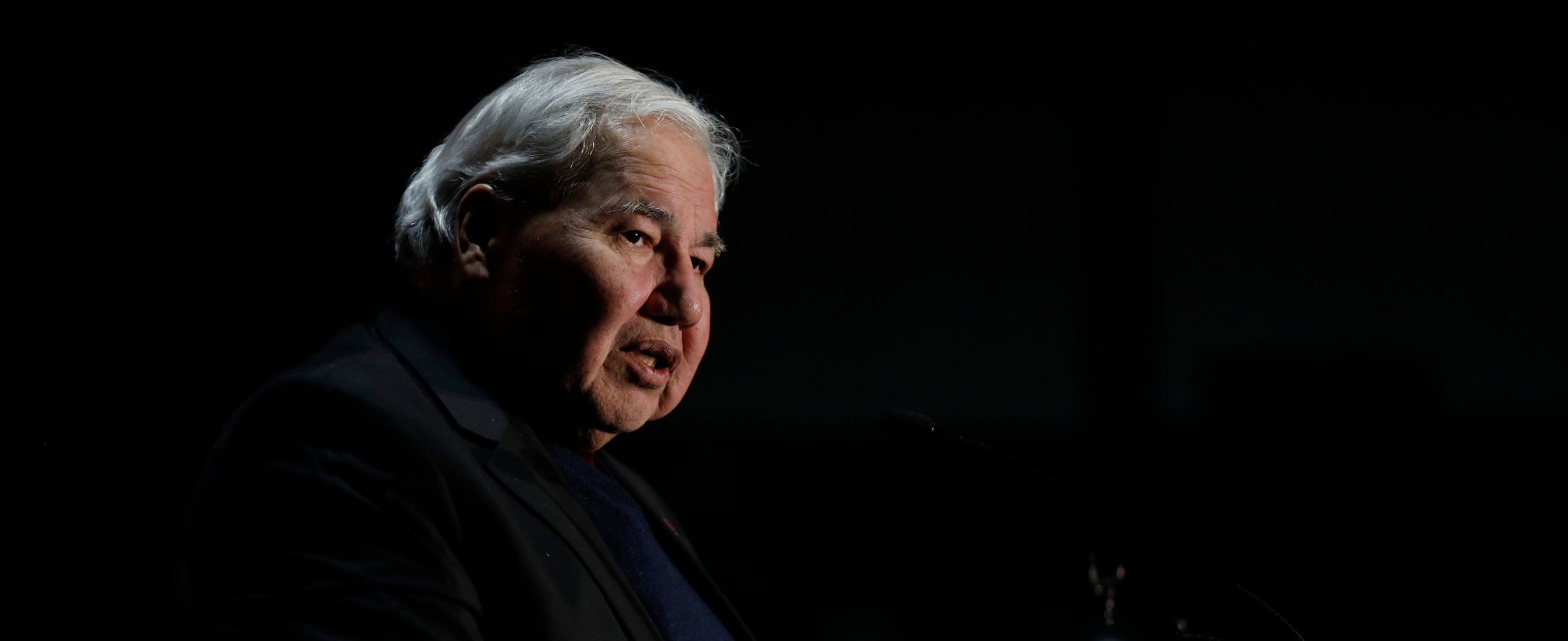 Murray Sinclair accepts the CBA President's Award in 2018